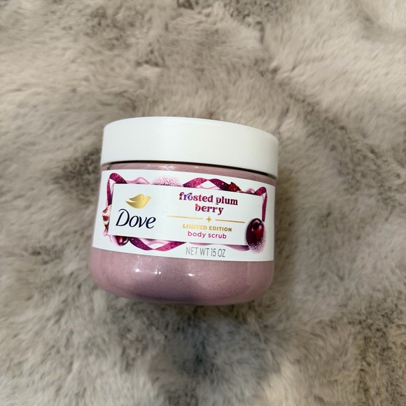 2 Dove Frosted Plum Berry Body Scrub - Limited Edition - New - Picture 3 of 8